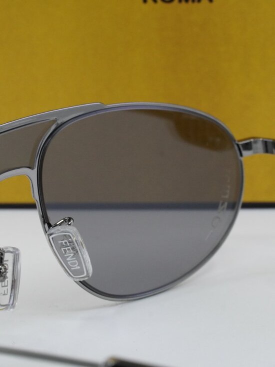 Fendi FE40072U 14C Aviator Sunglasses - Light Ruthenium /Silver Mirror main image 4